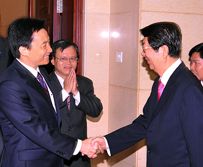 ລັດຖະມົນຕີ Vu Duc Dam ພົບປະກັບຮອງນາຍົກລັດຖະມົນຕີກຳປູເຈຍ